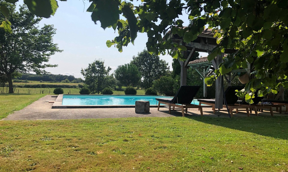 Saint-Pierre-de-Bat House | Bordeaux: Charming house in a green setting