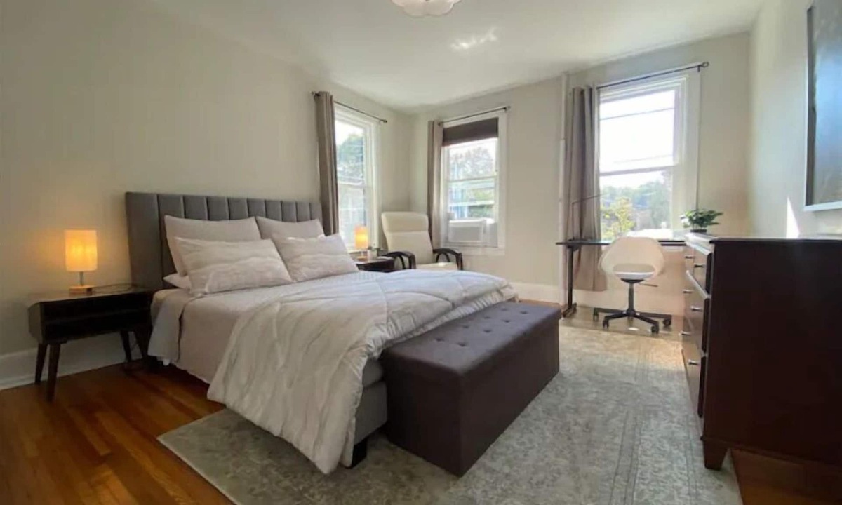 Spring Hill Condo | Boston 2bd King Bed near Harvard, MIT, subway near Boston. On-site free Parking
