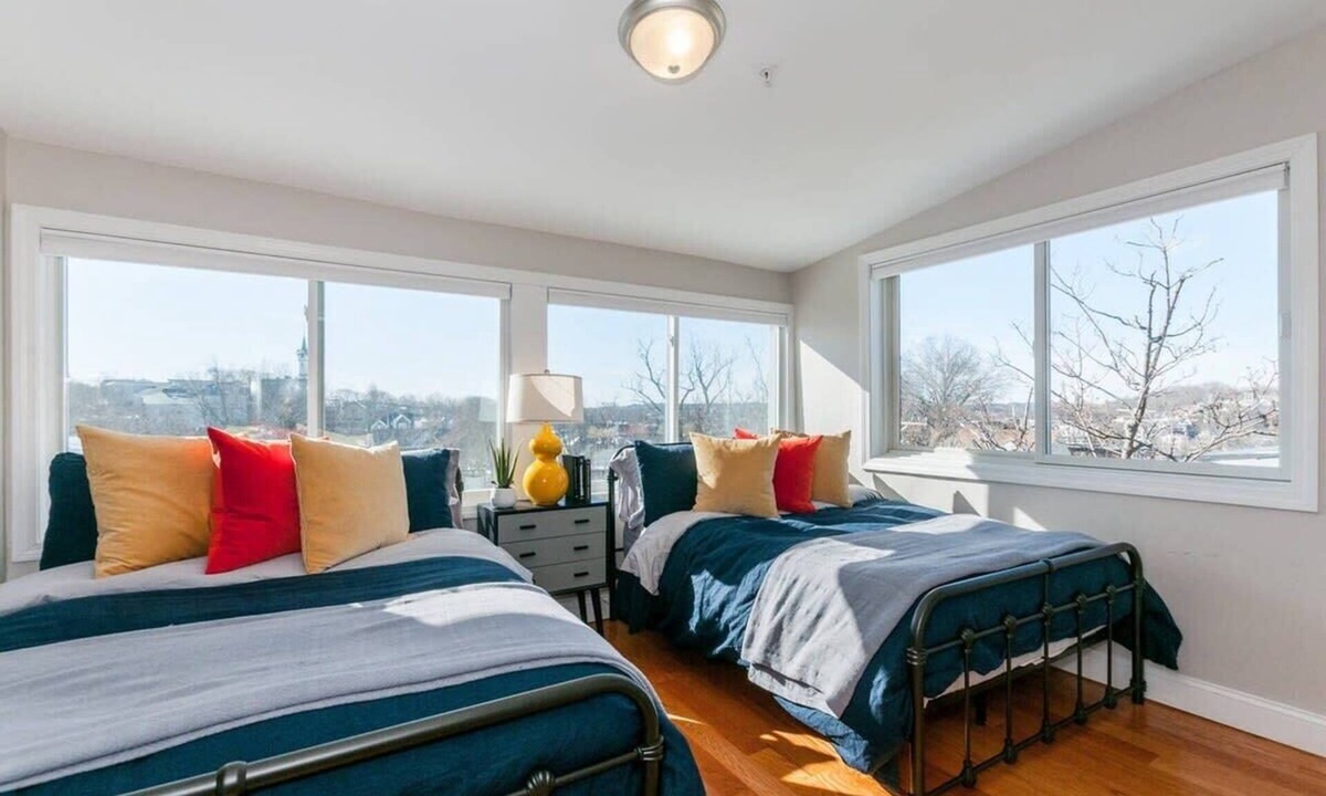 Highland Park Condo | Boston Apartment | near T