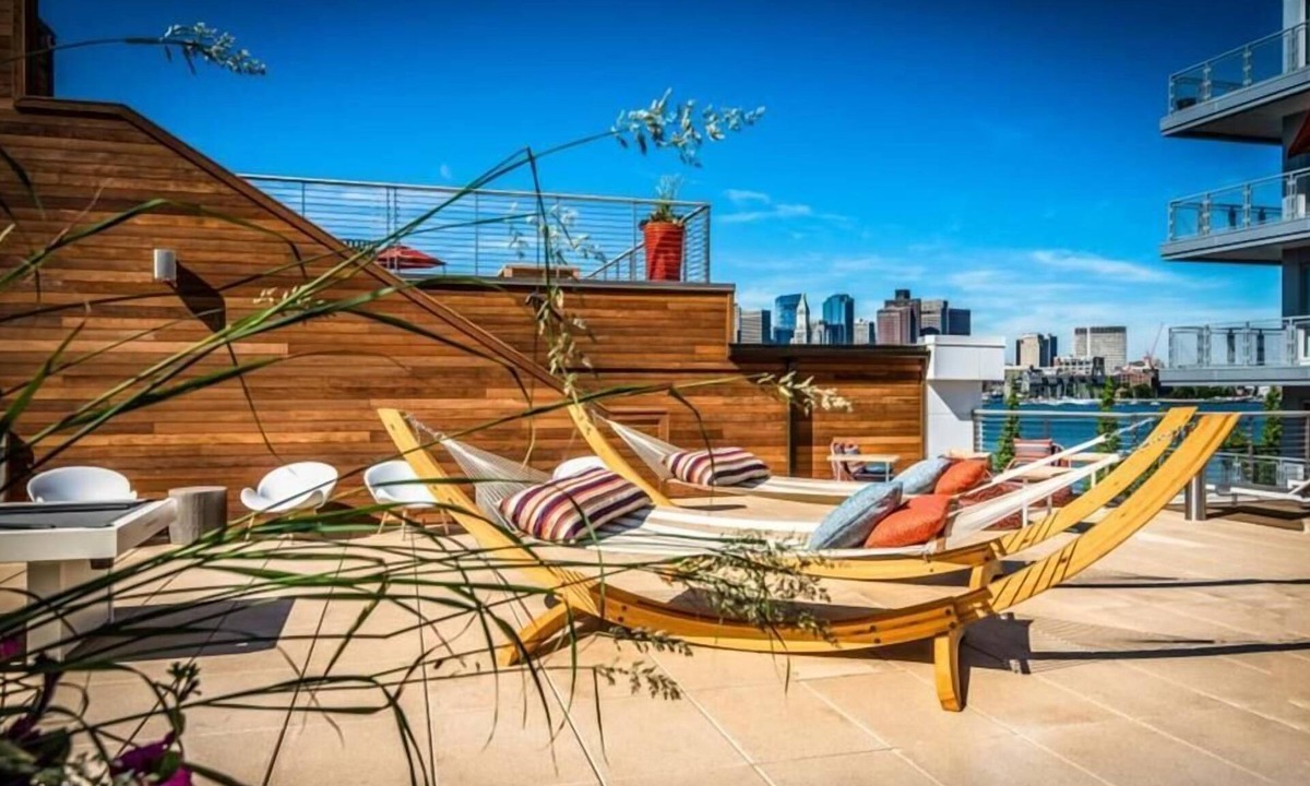 Central-Maverick Square - Paris Street House | Boston Harbor | Modern Studio | Full Kitchen + in-unit W/D | GLS