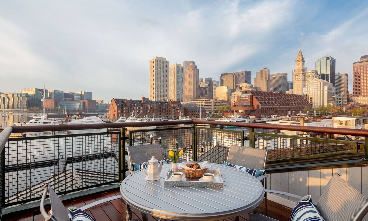 Waterfront Hotel | Boston Yacht Haven Inn & Marina