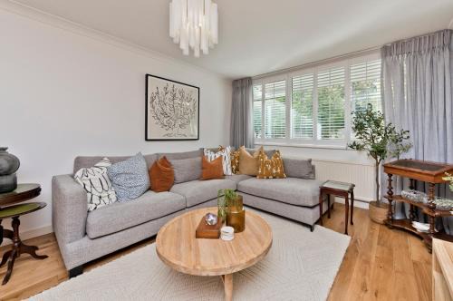 Kew Apartment | Botanical bliss by UnderTheDoormat