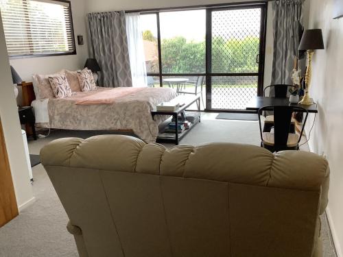 Tauranga South Bed & Breakfast | Botanical Haven