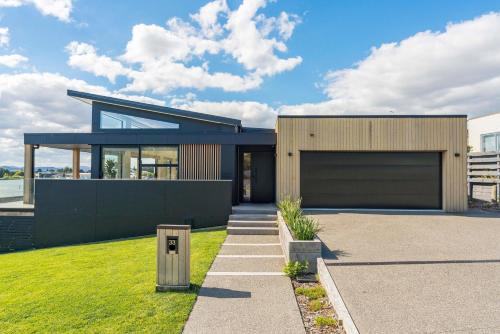 Waipahihi House | Botanical Oasis - Taupo