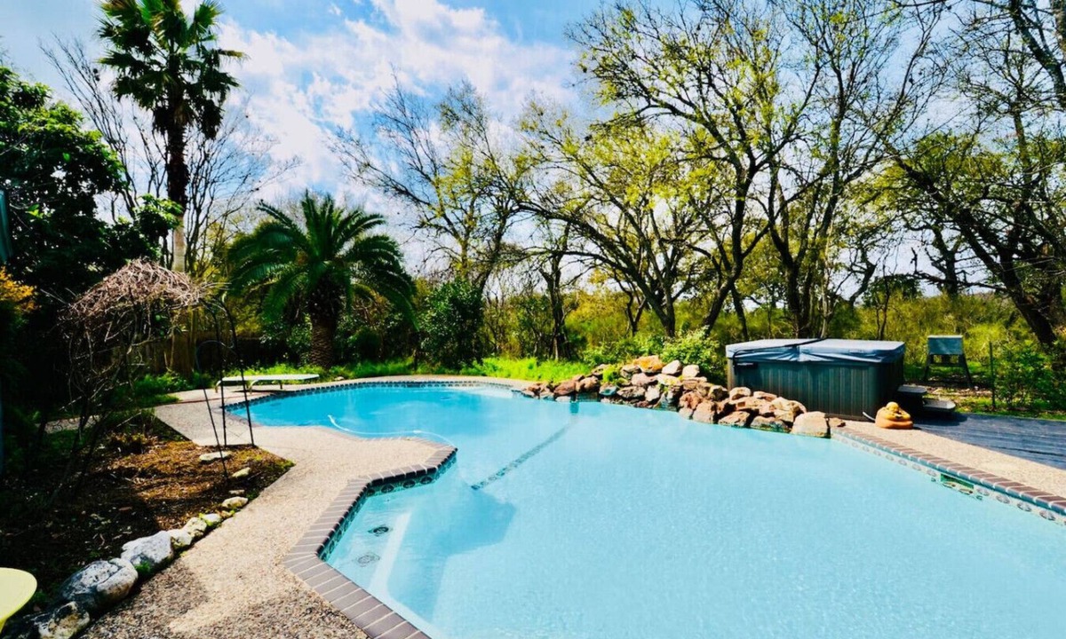 Ridgehaven House | Botanical & Wildlife Paradise w/POOL & HOT TUB!