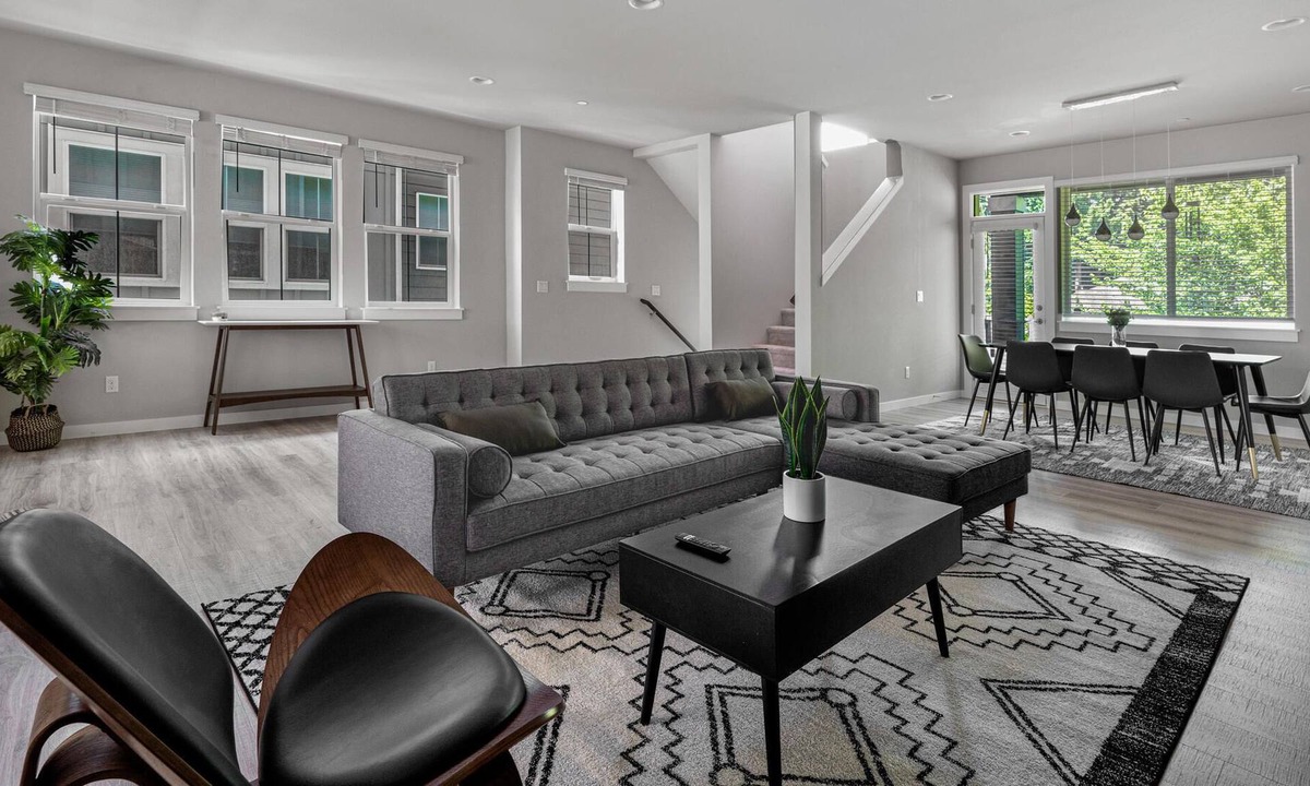 North Creek Apartment | Bothell 4BR in The Ponds Complex + Pets OK