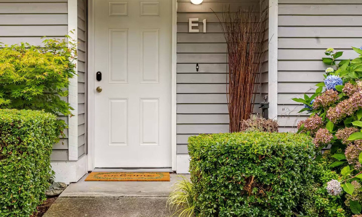 North Creek House | Bothell Retreat · King Bed, Office, Fast WiFi+W/D