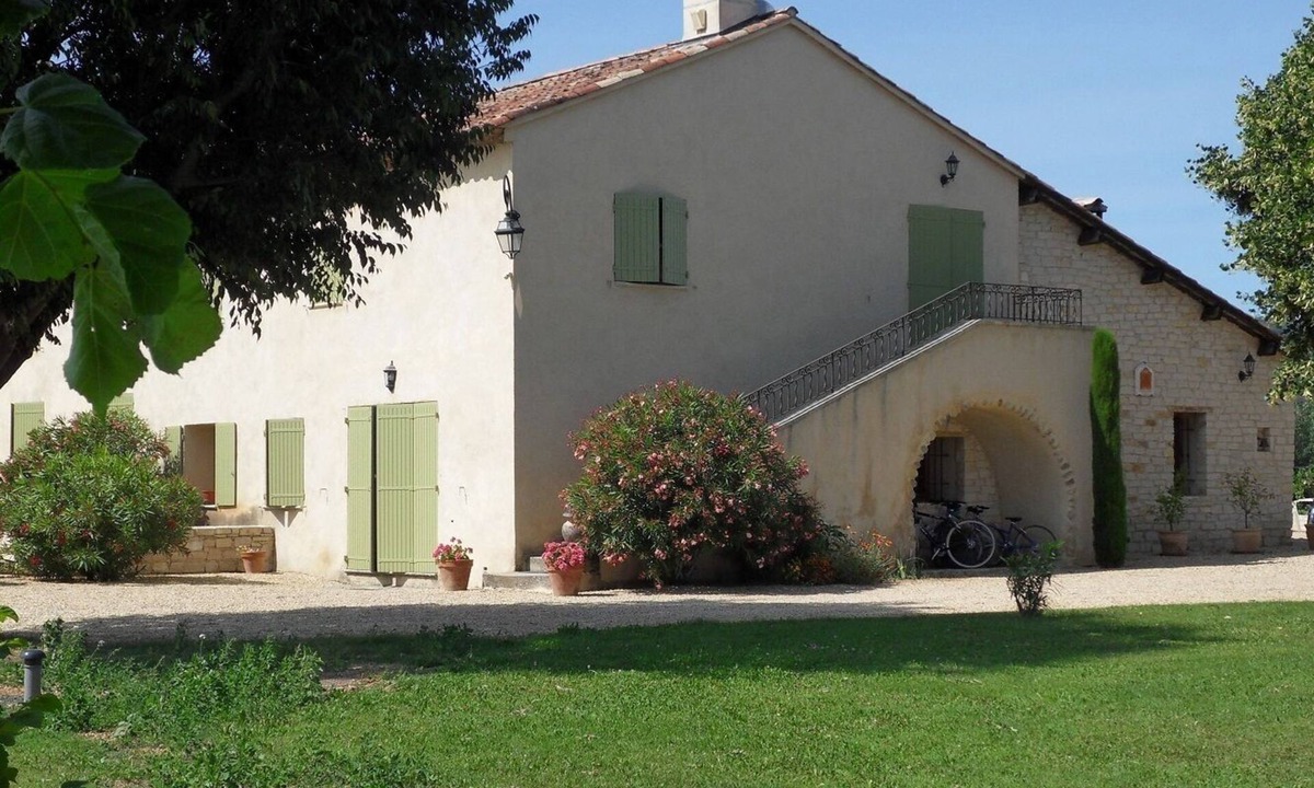 Manosque Apartment | Bottle gardens: The Hackberry