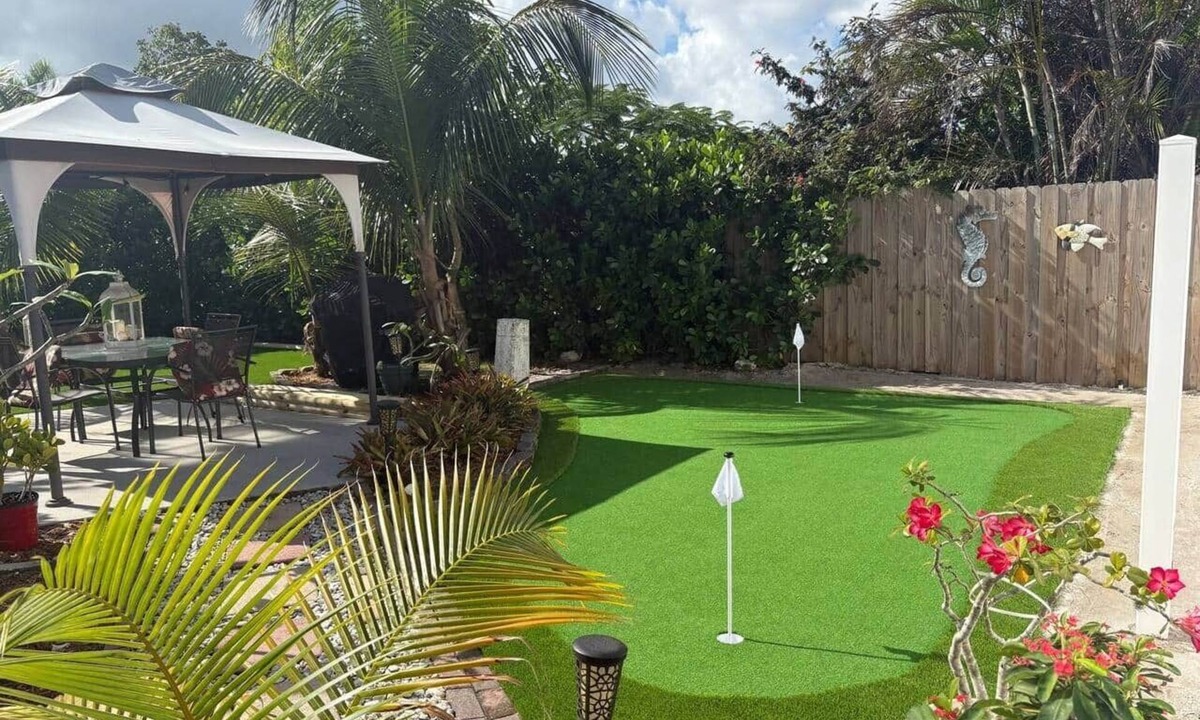 Hobe Sound House | Bougainvillea Cottage (Peggy's Retreat)
