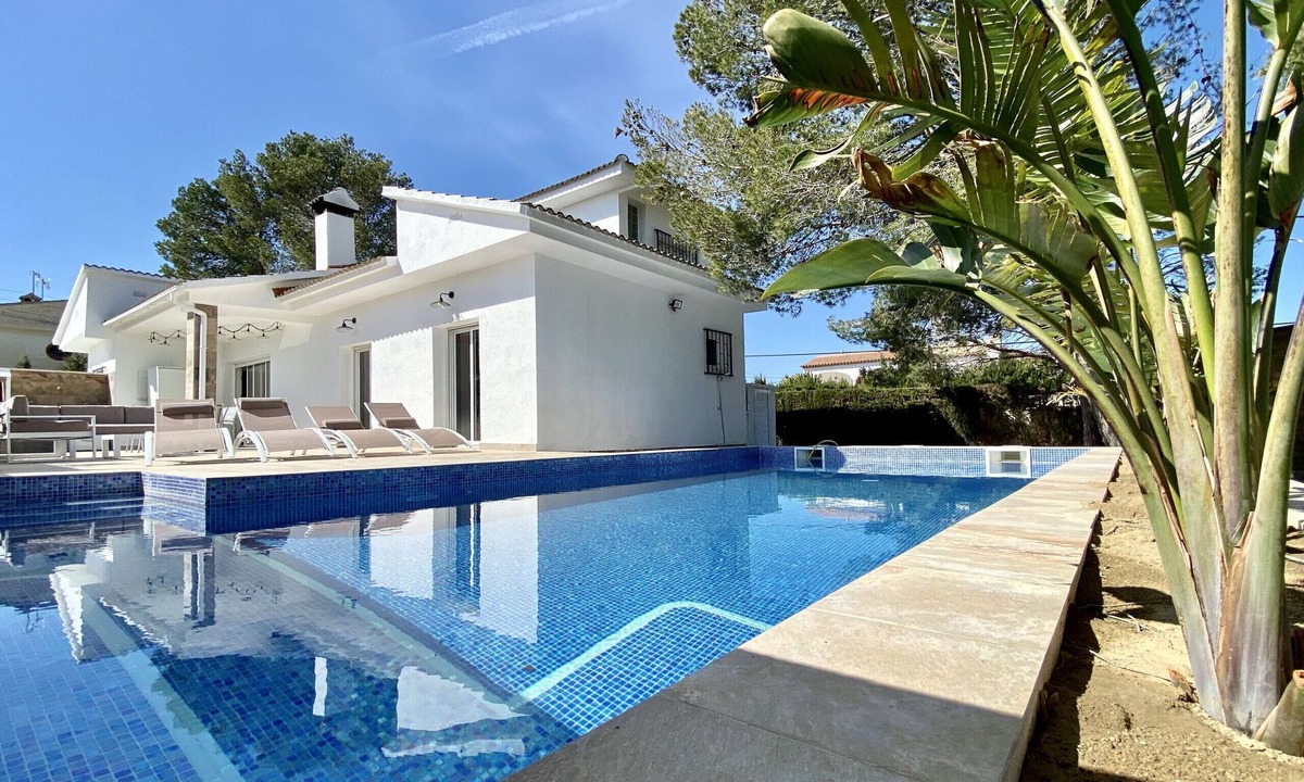 Les Tres Cales Villa | Bouganvilla luxury, air-con, ideal for families