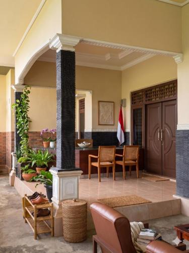 Kecamatan Lembar House | Bougenville Homestay