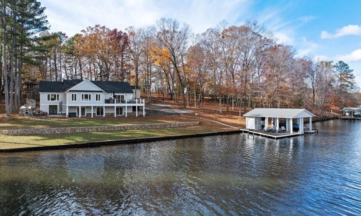 Morristown House | Bougie Bunker | Stunning Views | Spacious Flat Lot