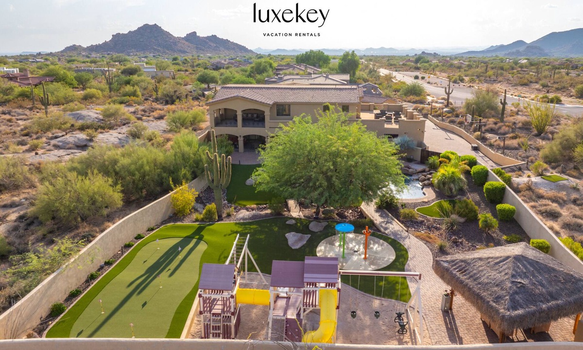Pinnacle Peak House | Boulder 84 by LuxeKey | Splash Pad, Billiards, Putting Green & 360 Desert Views