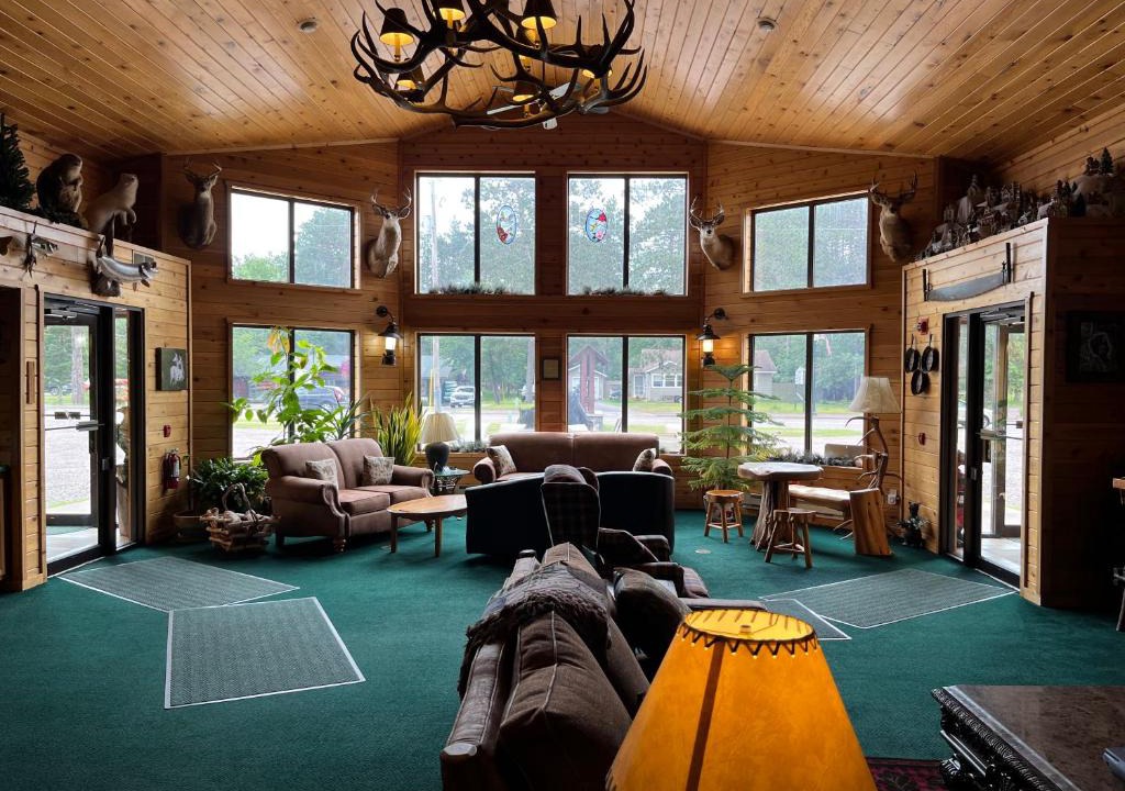 Boulder Junction Hotel | Boulder Bear Motor Lodge