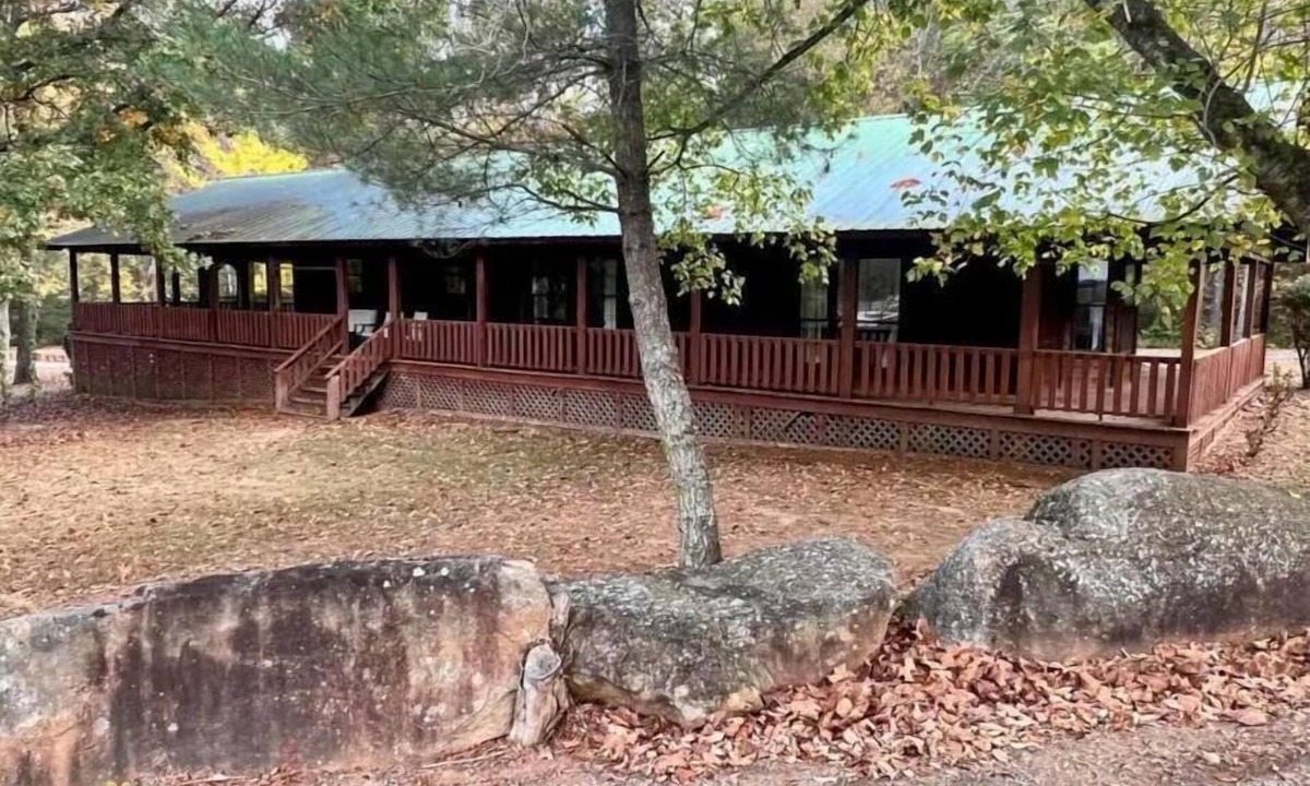 Albertville House | Boulder Cabin: 7 Beds, Arcade, Inflatables & More!