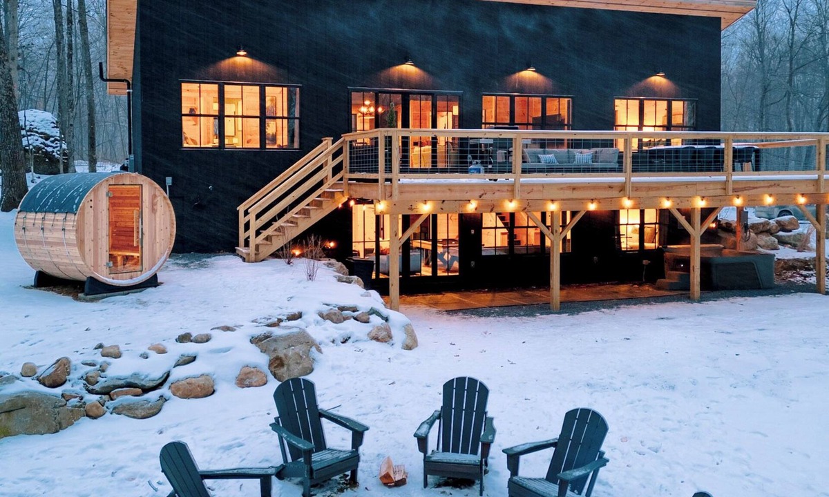 Sunderland Cabin | Boulder Run Cabin-Mountain Views/Sauna/Hot Tub/EV Charger