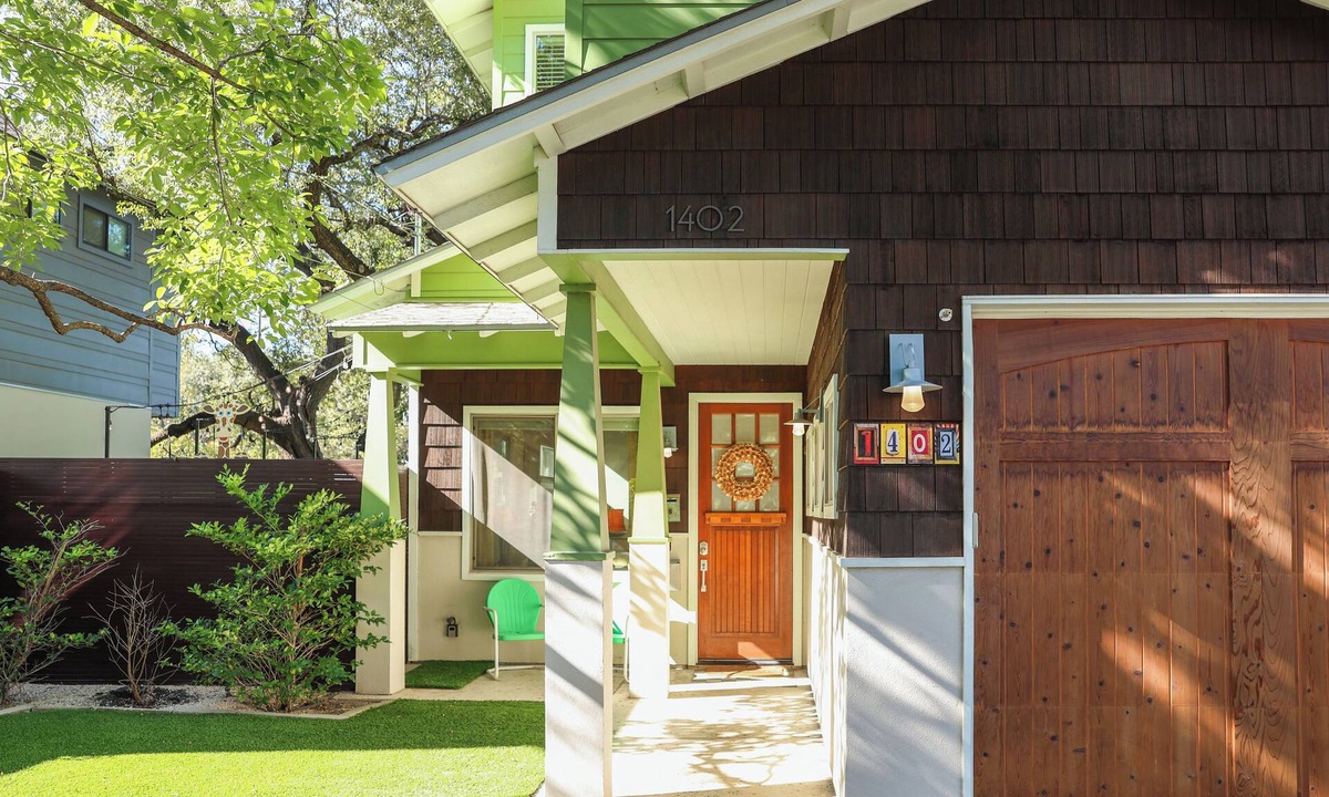 Bouldin House | Bouldin Creek Retreat | Putting Green + Walkable to SoCo