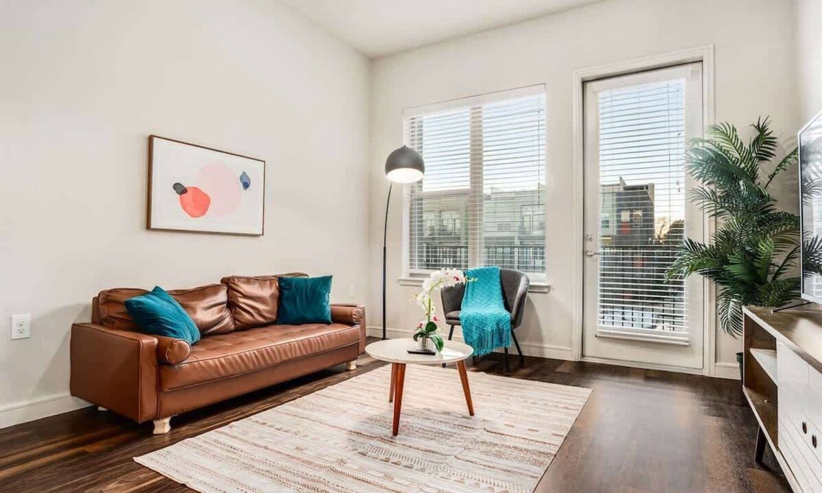 Richardson Apartment | Boulevard Stays Direct Trail Access! Parking, Pool, Gym 02