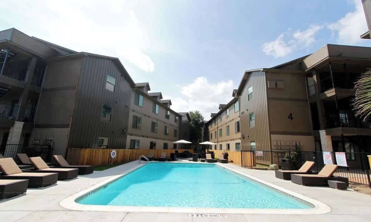 Riverside Apartment | Boulevard Stays - Ladybird Lake