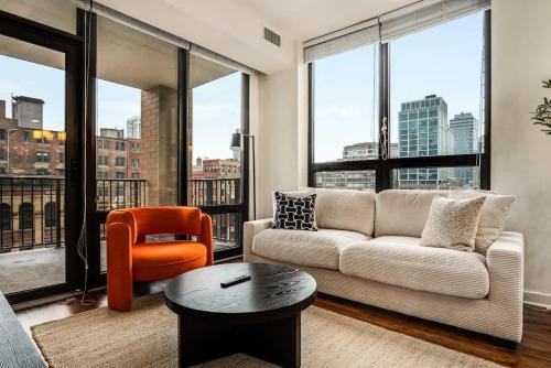 Near North Side Apartment | Boulevard Stays Walk Everywhere 5 mins to Magnificent Mile River North 02