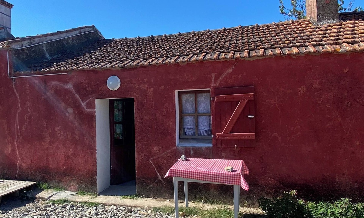 Barbatre House | Bourrine vendéenne, near beach and forest, pets welcome, ideal for vacations.