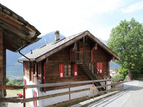 Erschmatt Apartment | Boutique Apartment in Valais with Balcony