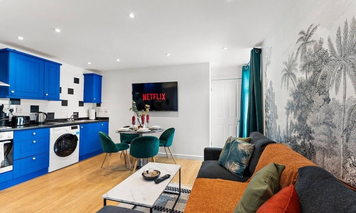 Southville Apartment | Boutique Bristol Abode - Games&nbsp;Room