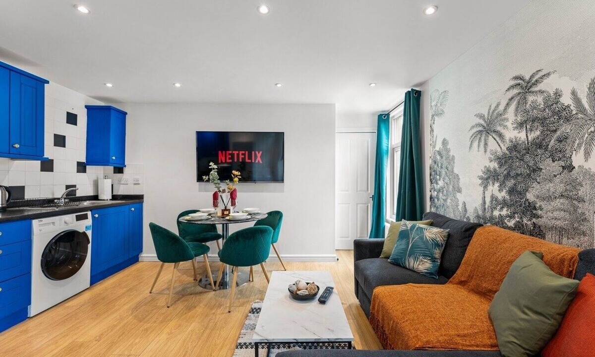 Southville Apartment | Boutique Bristol Abode - Games Room