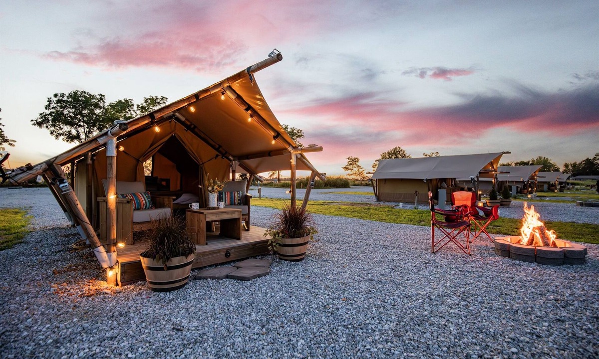 Cassville RV Rental | Boutique Camp Escape near Roaring River