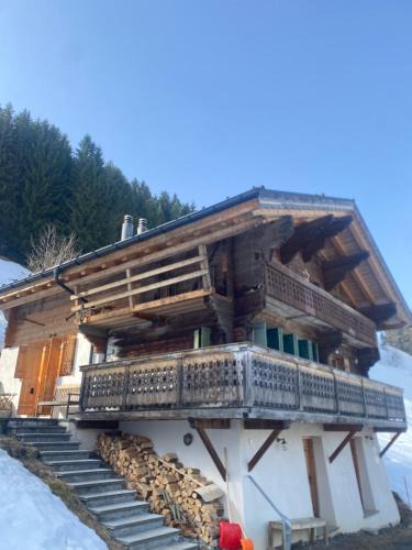 Ormont-Dessous Ski Chalet | Boutique Chalet Panoramic Views Hot Tub