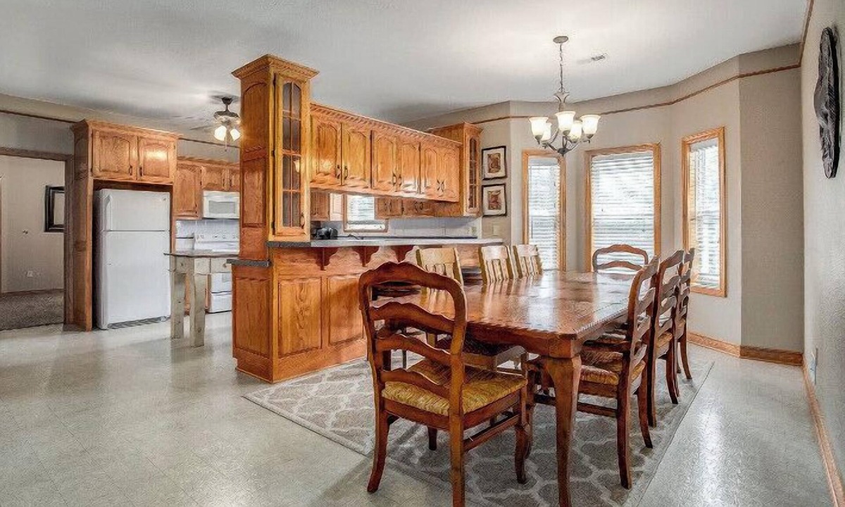 Greenwood House | Boutique Cottage on Gated Estate 3 bd 2 ba Getaway wifi cable ADA entry Hot Tub