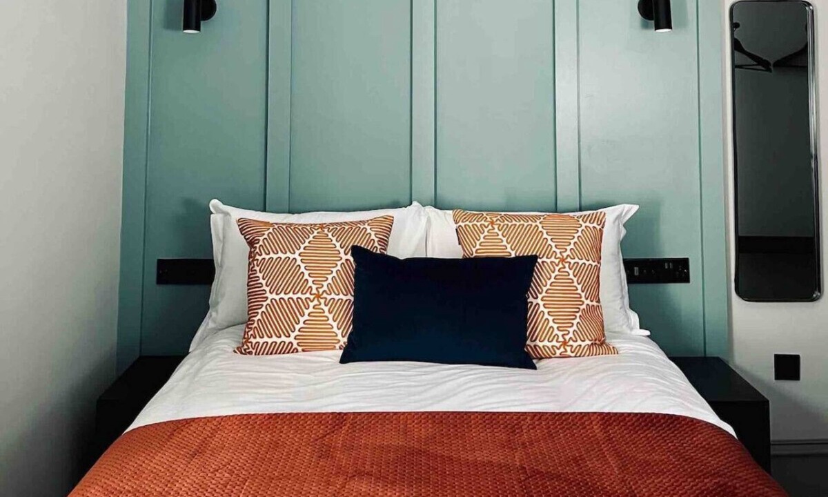 Galashiels Apartment | Boutique double bed studio, en-suite & kitchenette