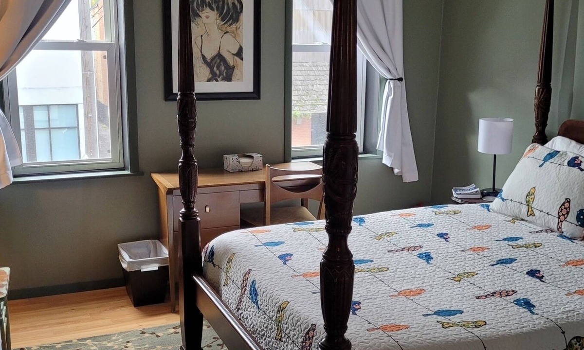 Niles Apartment | Boutique Downtown Loft on the NODE, Walk Everywhere, 20 Min Drive to Notre Dame