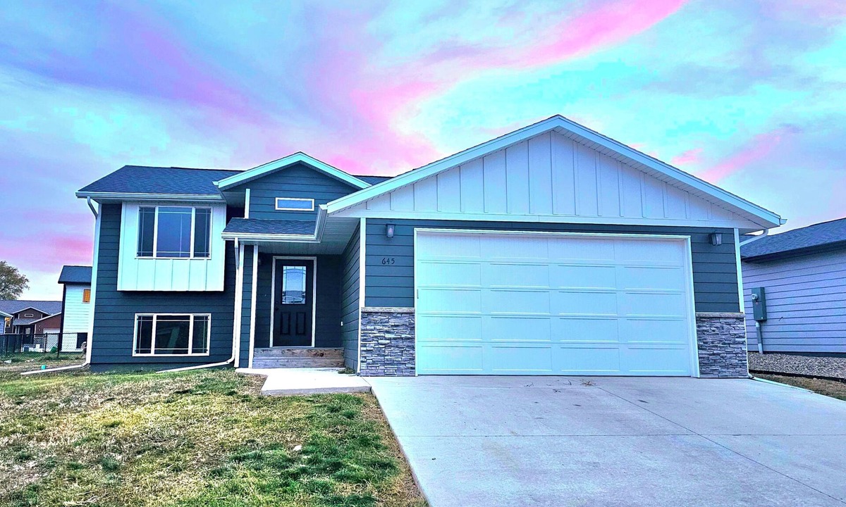 Box Elder House | Boutique Modern Home - Peaceful Stay with Easy Commute to Rapid City Hospitals