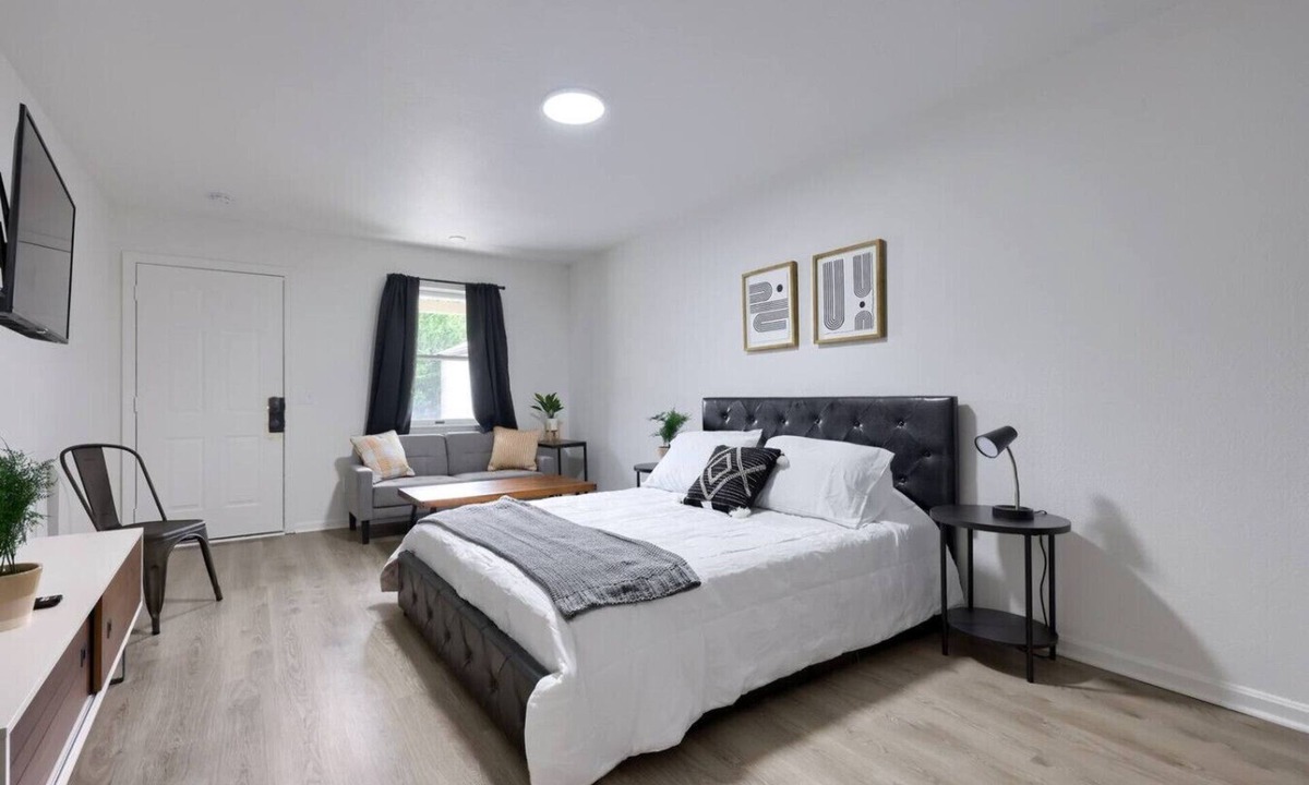 Akron Apartment | Boutique Motel in Akron