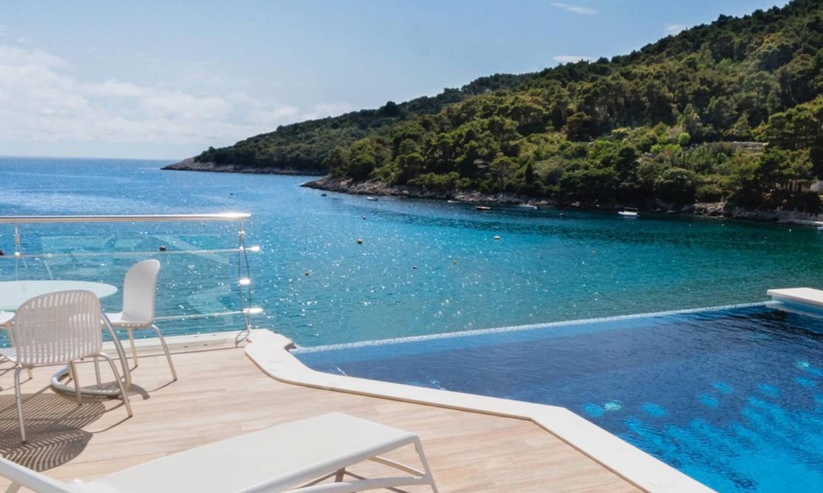 Saplunara Apartment | Boutique Pine Tree apartments