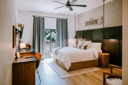 Wimberley Hotel | Boutique Ranch Suite on Wimberley SquareWalk to Shops & Dining