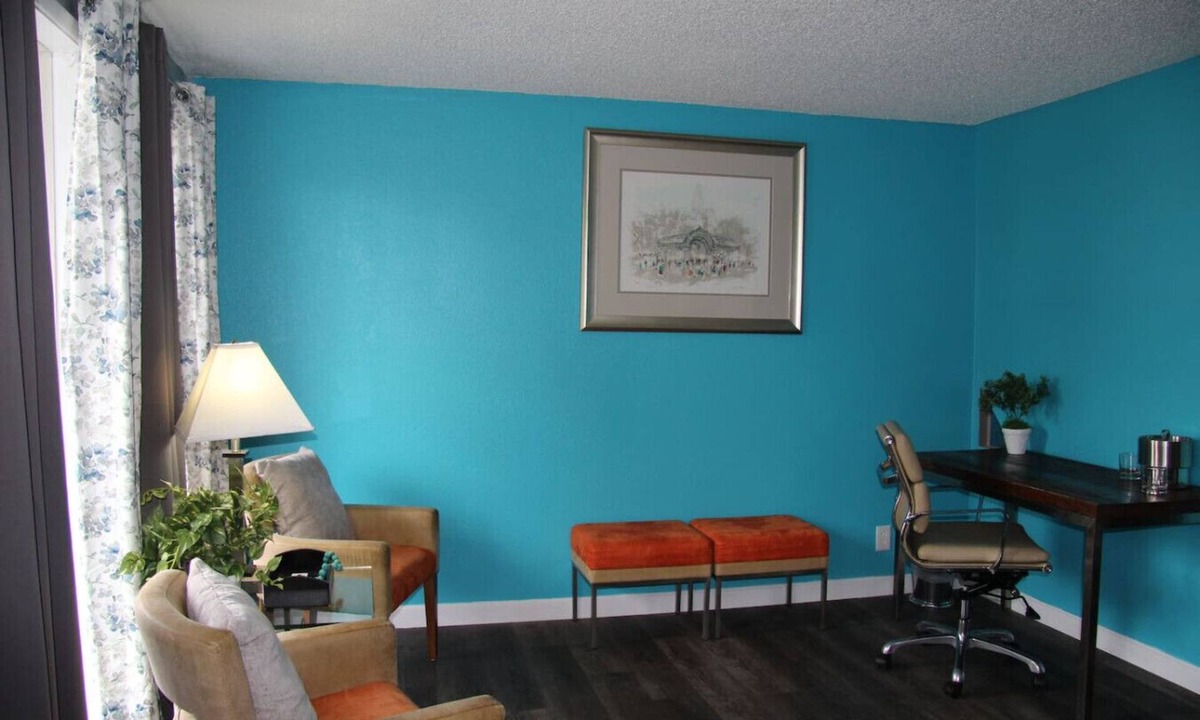 West Hills Apartment | Boutique Room with Kitchen -Naval Suites