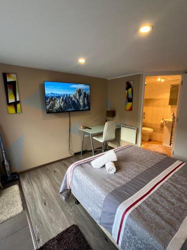 Massey Apartment | Boutique Studio - Private Cozy Oasis