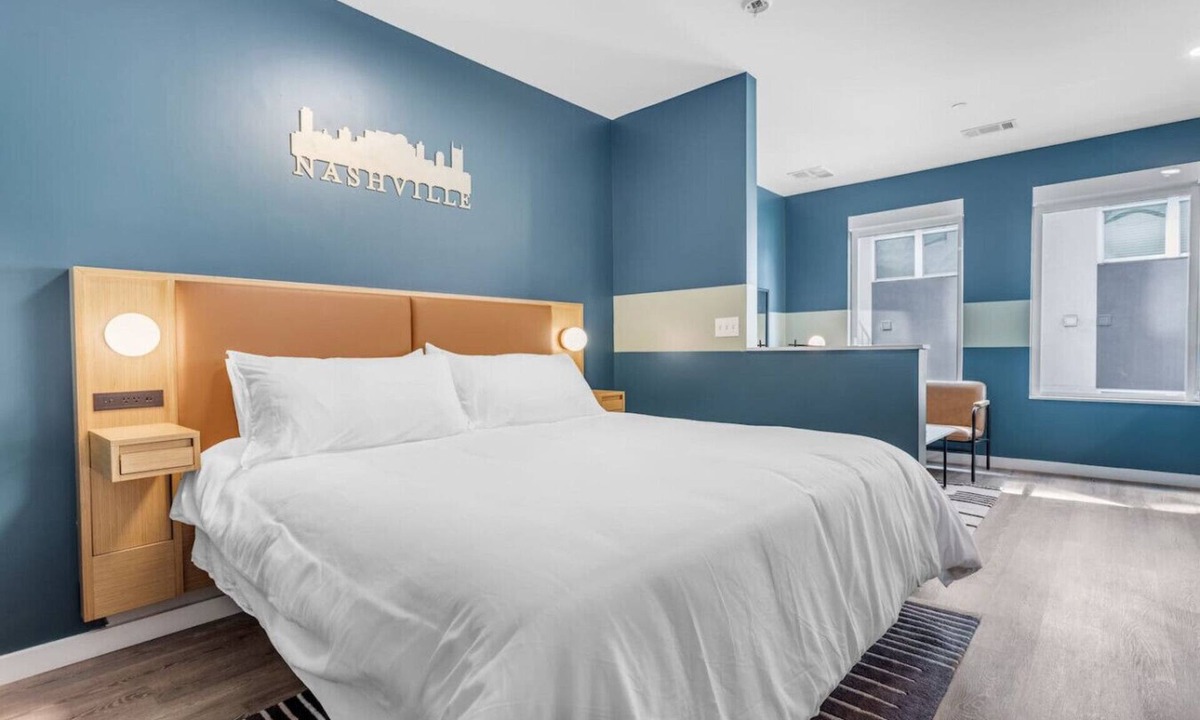 Edgehill Apartment | Boutique Studio with Pool, Gym & Walk to Midtown