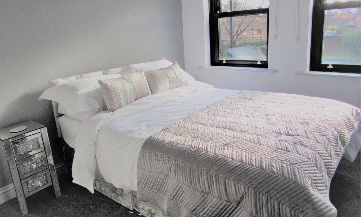 Diglis Apartment | Boutique Suites Worcester -Amber Suite