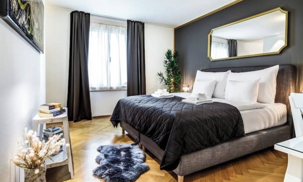 Center Apartment | BoutiqueLuxury | Balcony | AC | Downtown