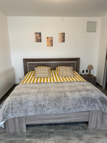Chateau-Arnoux-Saint-Auban Apartment | BOUTON D'OR Studio Terrasse Grand Lit Coin Repas