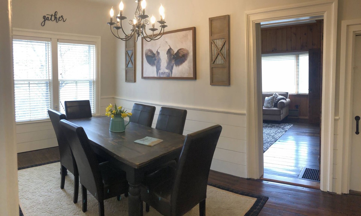 Bovina Center House | Bovina Farmhouse with Game Room & Rustic Pavilion