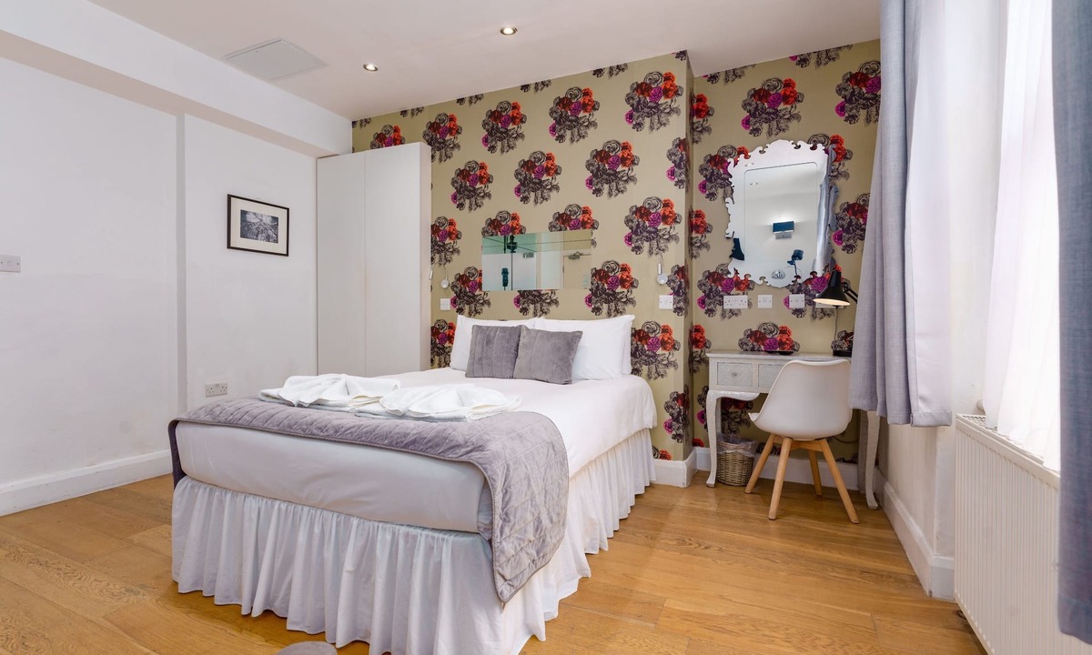 Warwick Hotel | Bower House