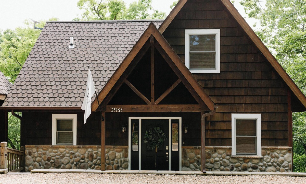 Shell Knob House | Bower Lodge: Table Rock Lake Views & Fire Place