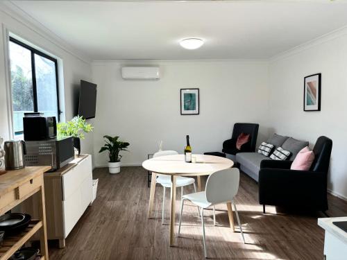 North Nowra House | Bowerbird Cottage