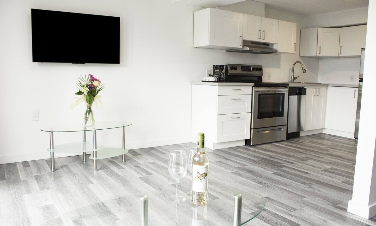 Bowmanville Hotel | Bowmanville Marina Inn & Suites