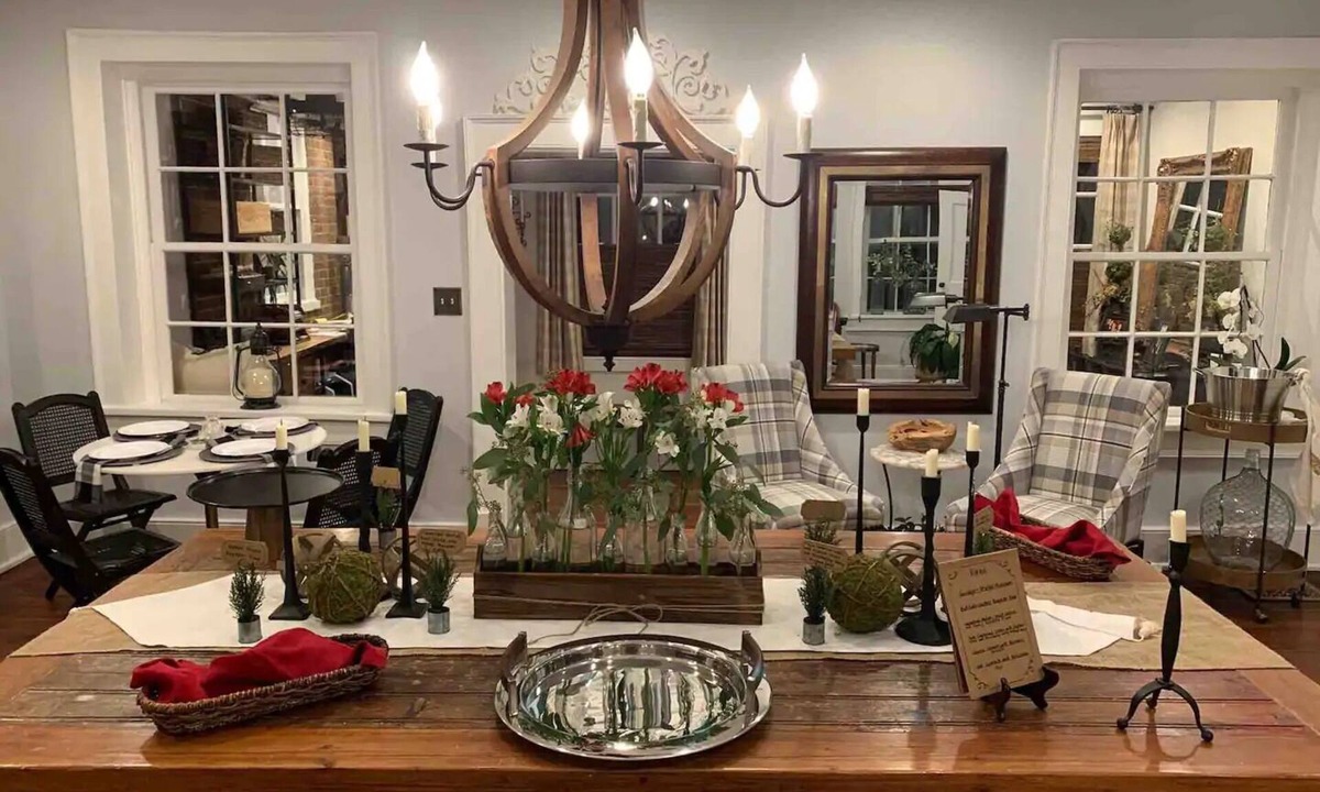 Mount Vernon Apartment | Boyd Harvey Main House And Carriage House 4 Bedroom Home by RedAwning