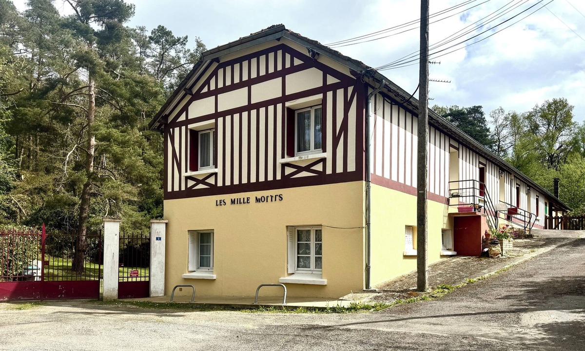 Bagnoles-de-l'Orne Apartment | Bright, quiet T1 with private parking